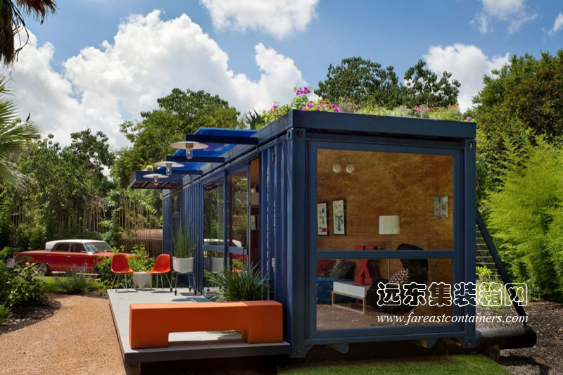 Container Guest House 集裝箱賓館的大面積落地玻璃窗